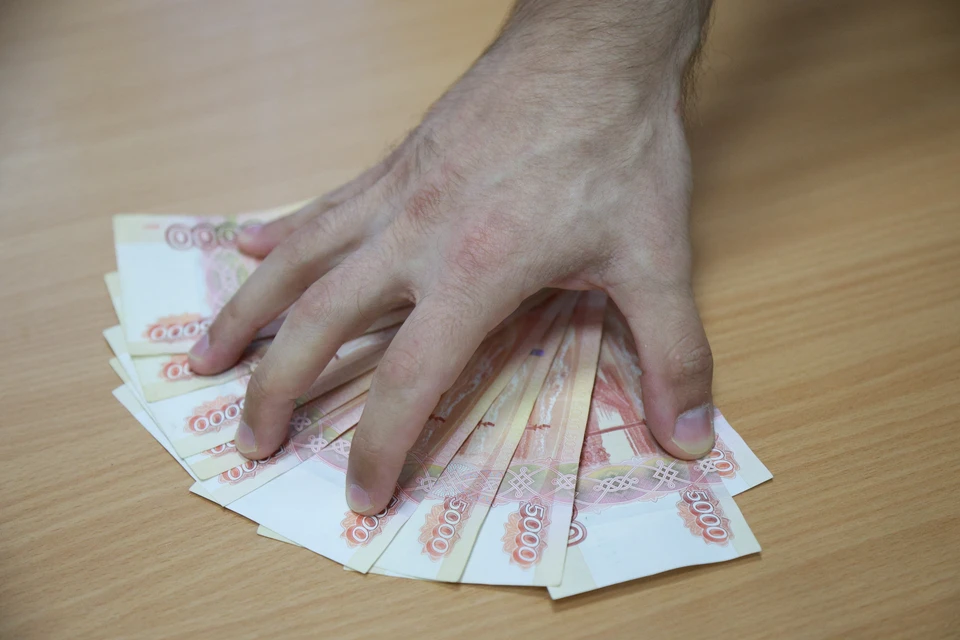 Деньги подлежат принудительному взысканию с подставных лиц