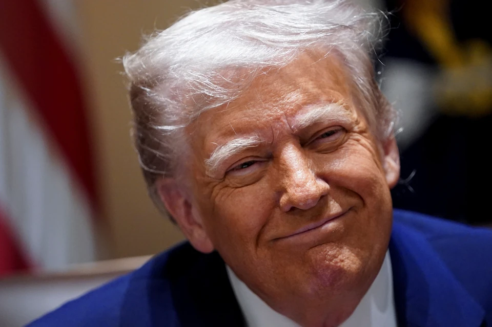 Трамп на мероприятии потерял сидевшего от него справа госсекретаря Марко Рубио