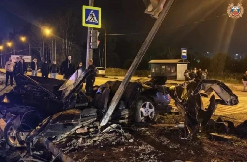 От "Мерседеса" мало что осталось. ФОТО: Госавтоинспекция по Ярославской области