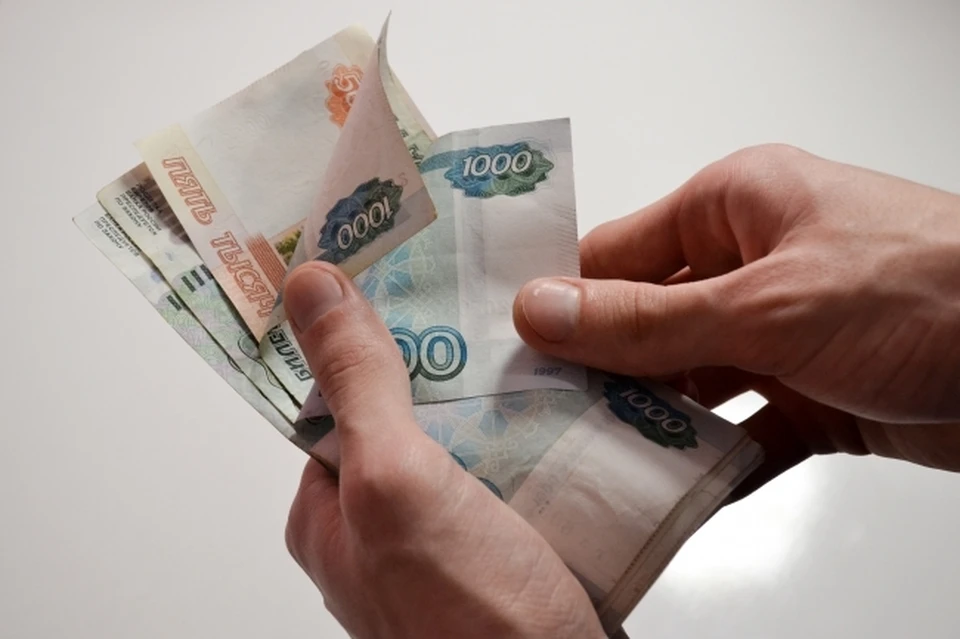 Жители Приморья уговаривали людей подписать контакт на СВО и забирали выплаты