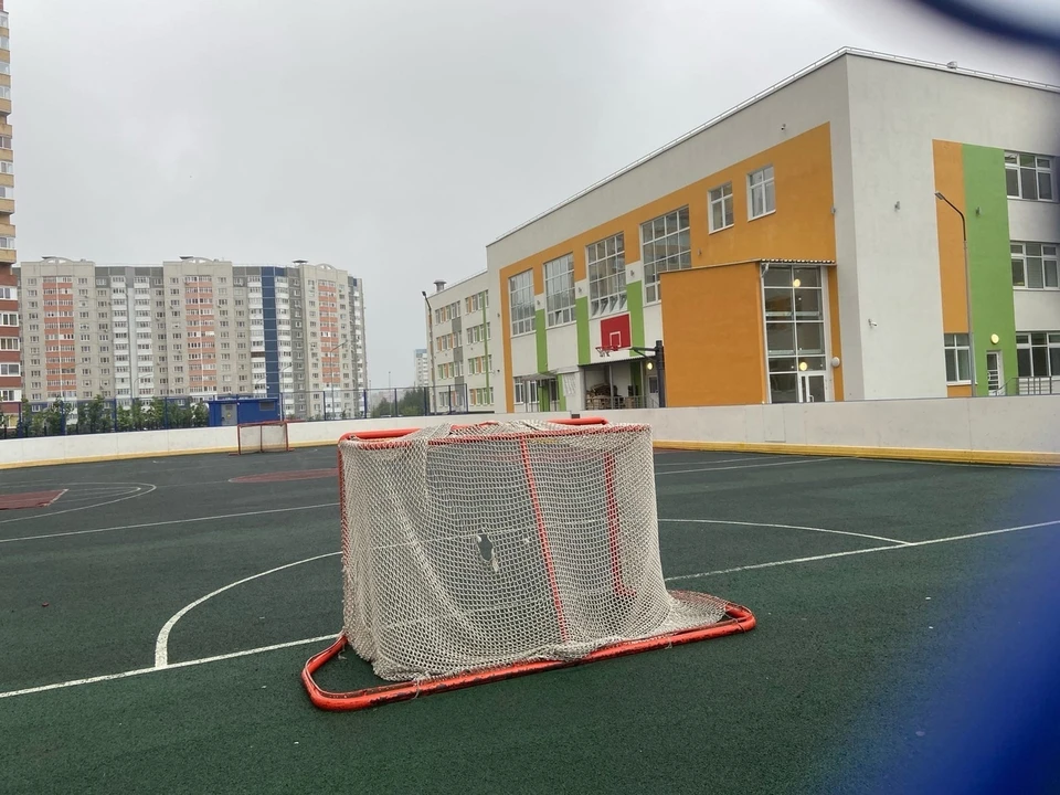 «Ворота нараспашку»: в Тюмени маленькая девочка сбежала из частного садика.