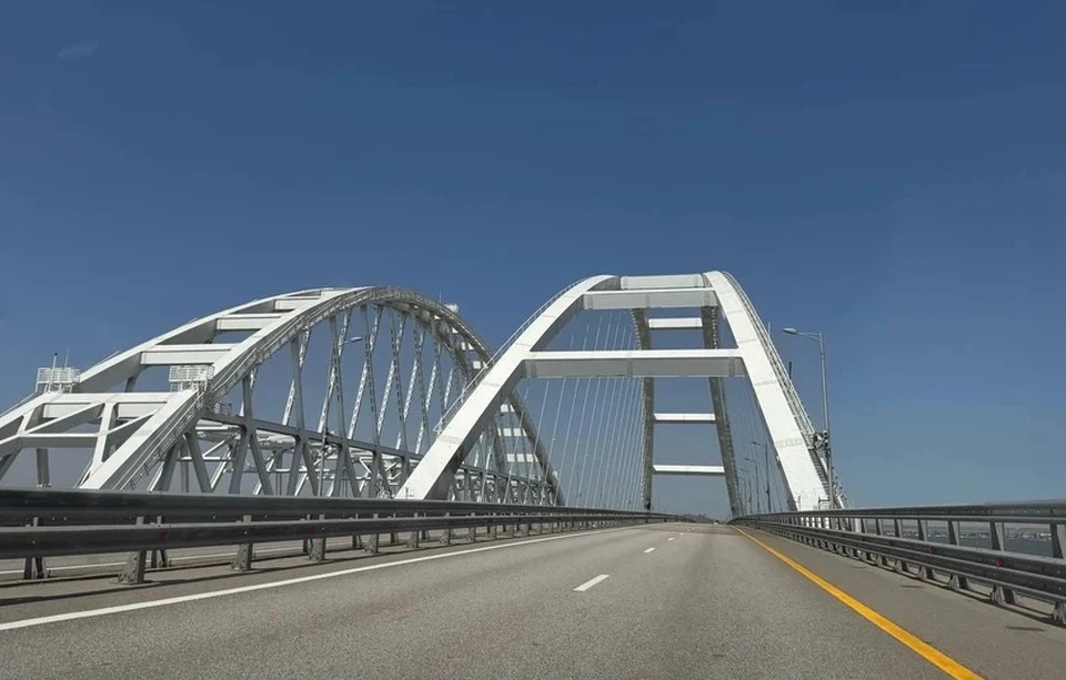 Перед Крымским мостом очередь из 80 авто.