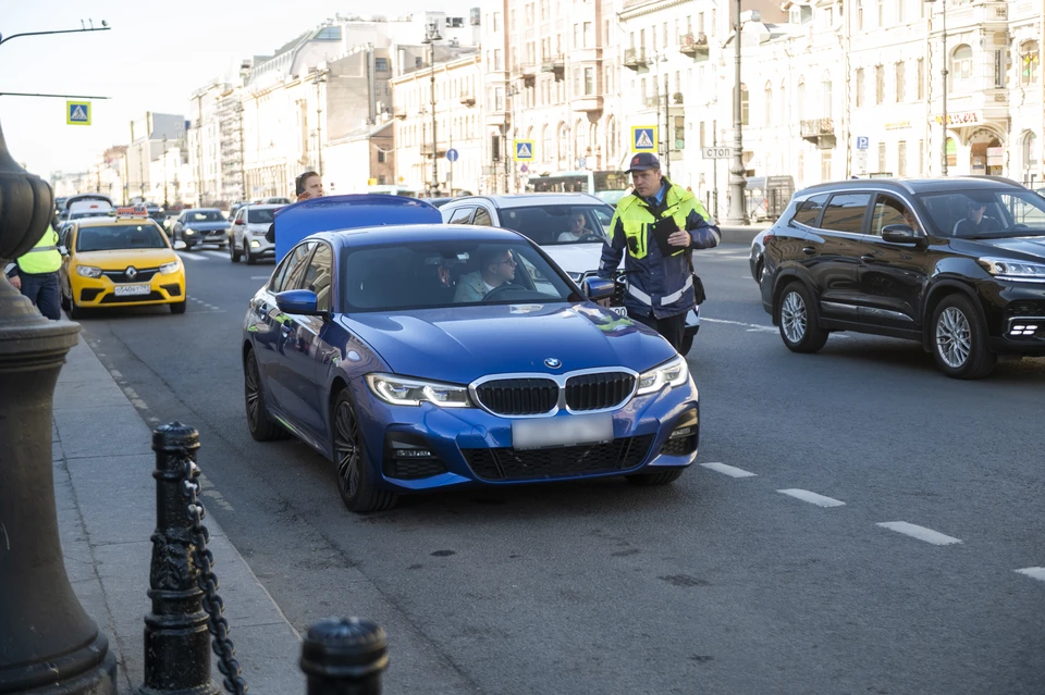 Водителя доставили в отдел полиции.