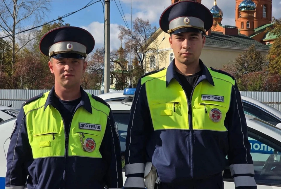 Инспекторы ДПС сопроводили семью до роддома. Фото: ГАИ Свердловской области