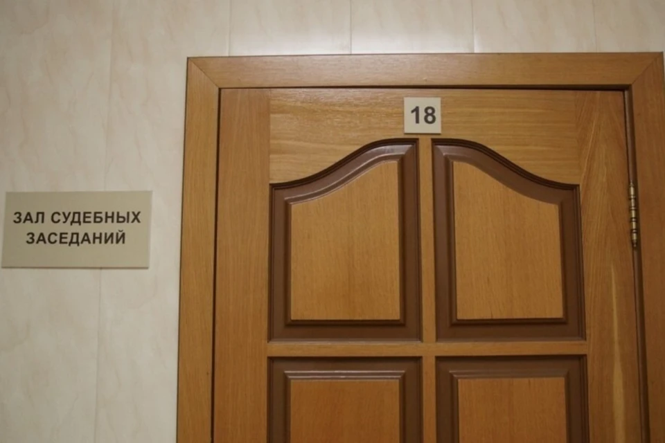 Пристав ограничил женщину в праве выезда за пределы страны
