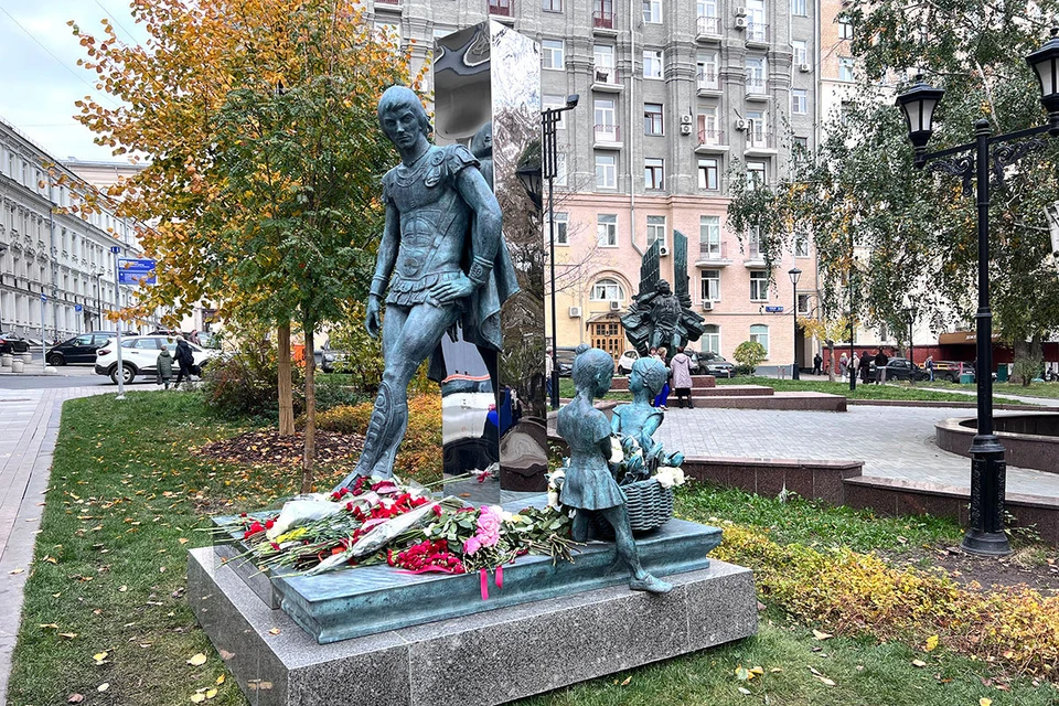 Один из новых памятников Москвы посвящен Мариусу Лиепе