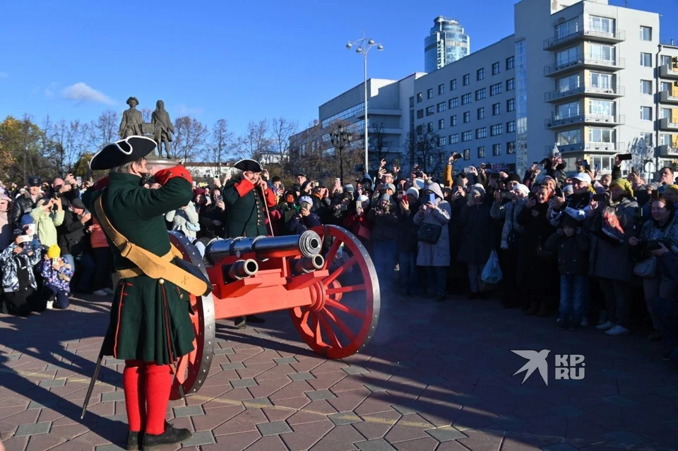 Пушечный залп прогремел днем в центре Екатеринбурга