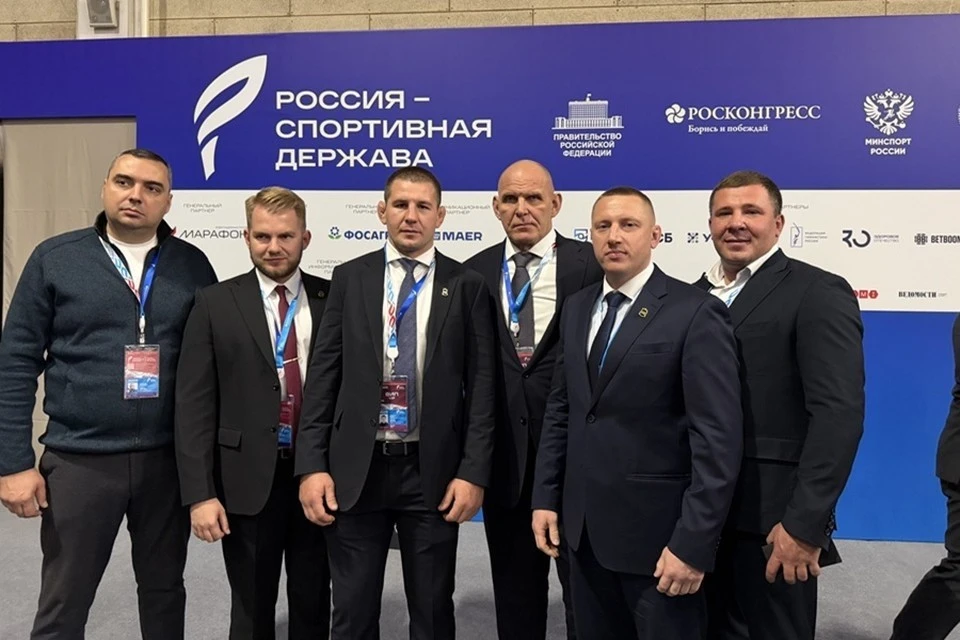 Глава Минспорта ДНР обсудил с Карелиным поддержку спортивной борьбы. Фото: ТГ/Швец