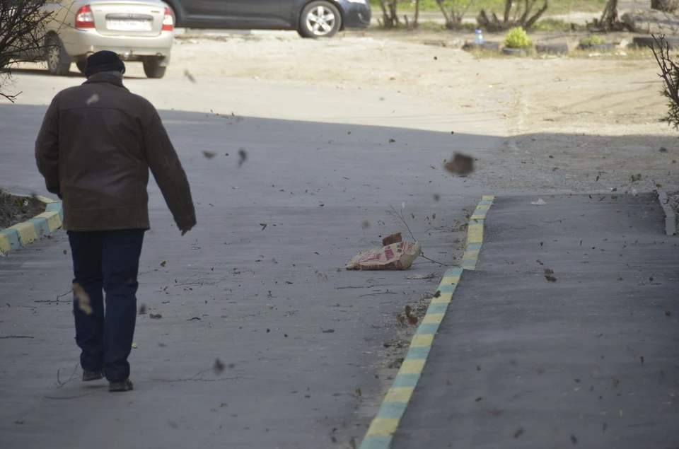 В такую погоду с зонтиком на улицу лучше не выходить – унесет