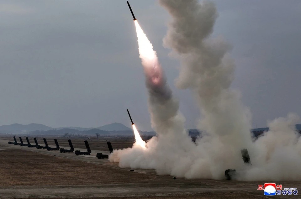Yonhap: КНДР запустила неопознанный снаряд в сторону Японского моря