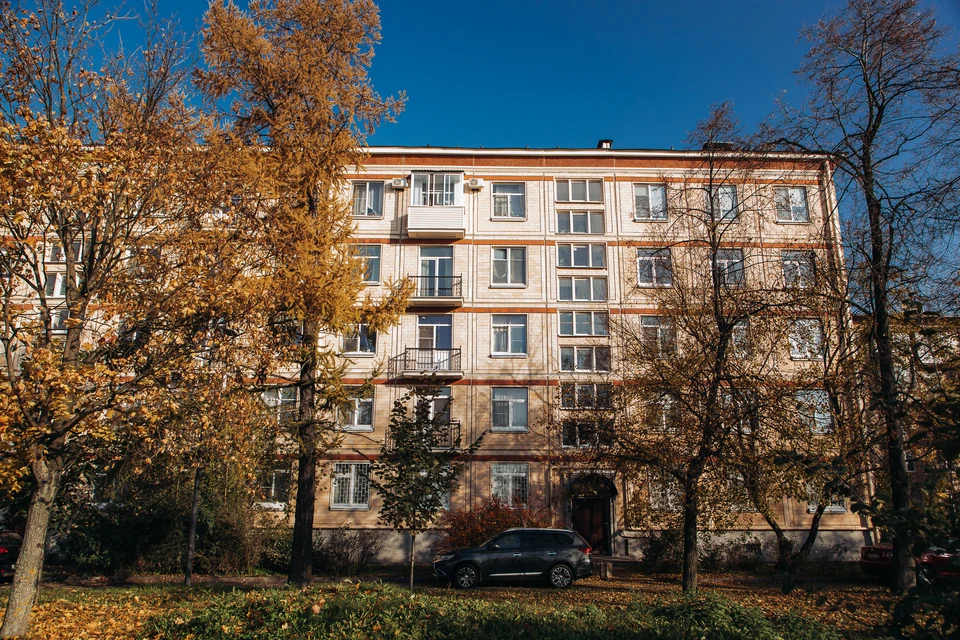 Фасад также очистили от копоти и поздних наслоений. Фото: Смольный