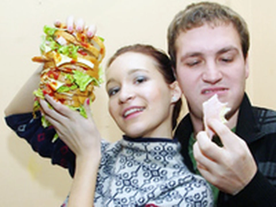 Захотели перекусить? Откажитесь от колбасы, сосисок и фаст-фуда, лучше съешьте нежирный творожок.