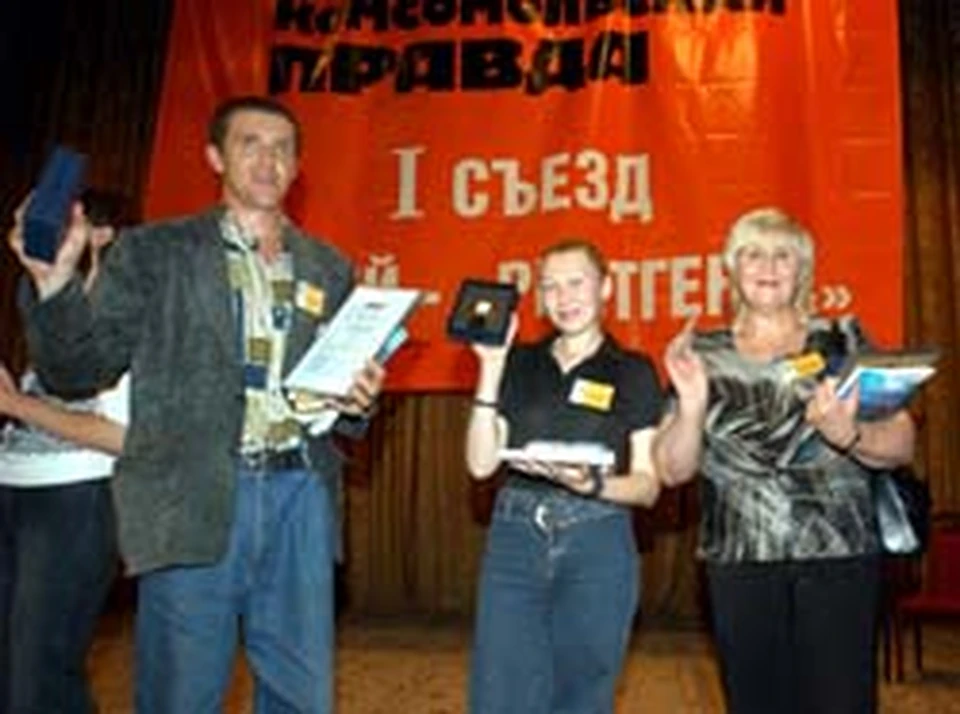 Победители соревнования людей-«рентгенов» (справа налево): Мария Усольцева, Ксения Косырева и Сергей Лысечко.