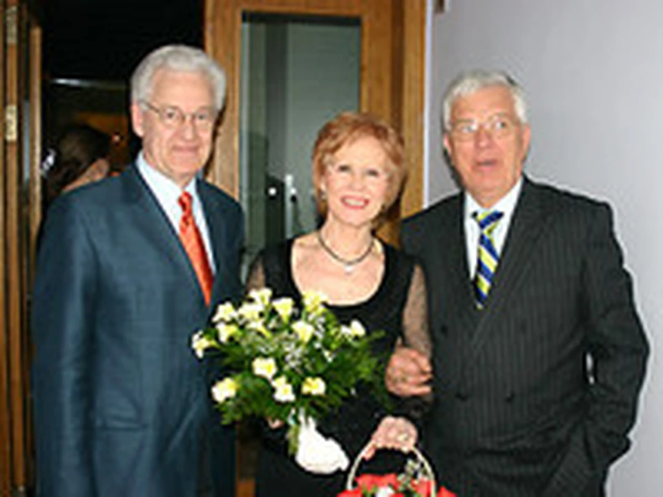 Лариса Мондрус с мужем и Раймондом Паулсом.
