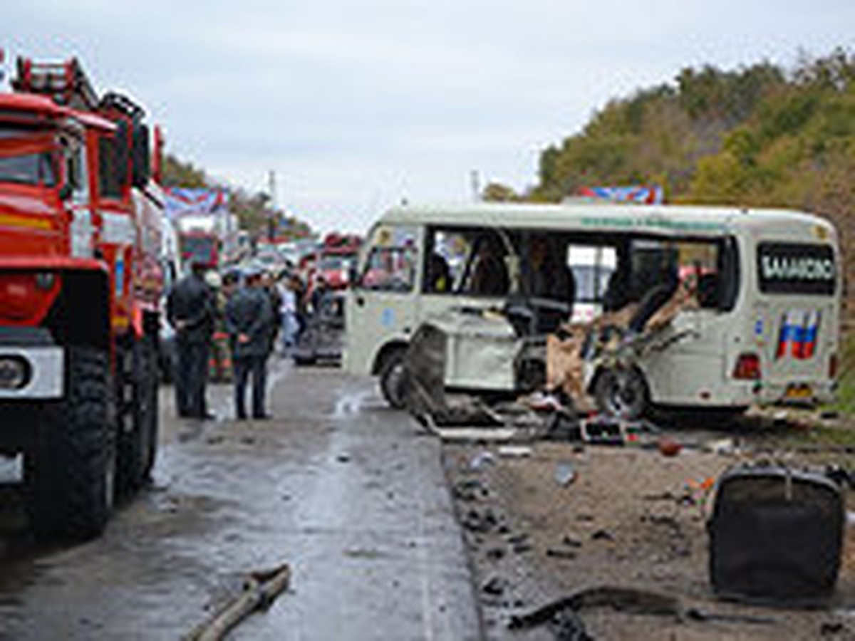 Школьница Спряталась В Школьном Автобусе Для Секса С Водителем В Гараже