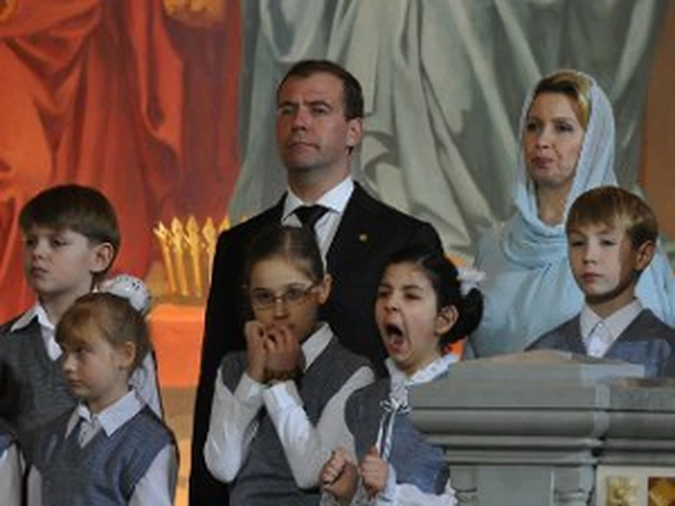 Президент России с супругой молятся в Храме Христа Спасителя