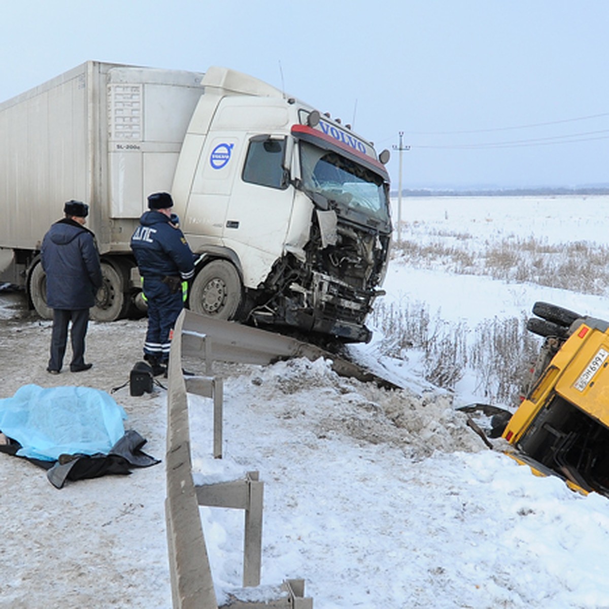 Жуткое ДТП под Пермью с пассажирской «Газелью»: Погибла 27-летняя женщина,  еще 11 человек, в том числе 4-летний ребенок, получили травмы - KP.RU