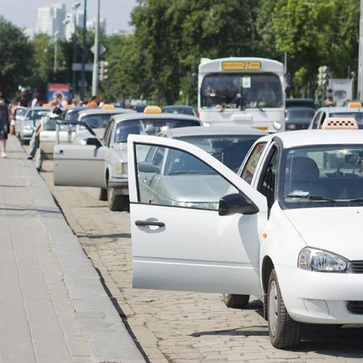 Новые правила пассажирских перевозок в Екатеринбурге: выбираем безопасное и  дешевое такси вместе с «Комсомолкой» - KP.RU