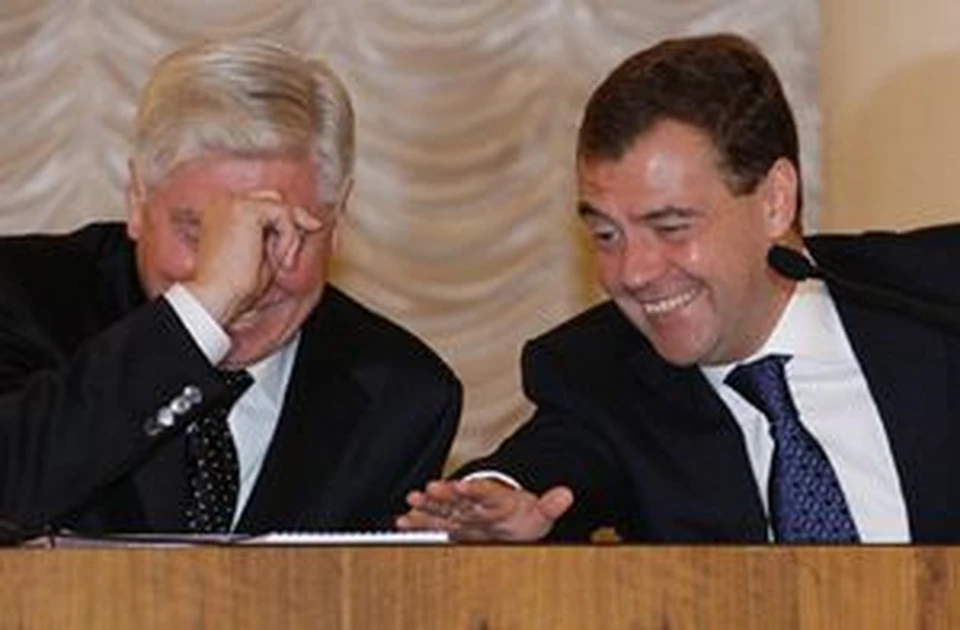 Медведев быстро нашел общий язык с судьями (слева - глава Верховного суда РФ Лебедев), все-таки сам по образованию юрист.