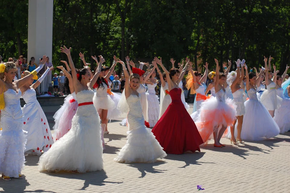 В Белгороде во второй раз прошел Парад невест.