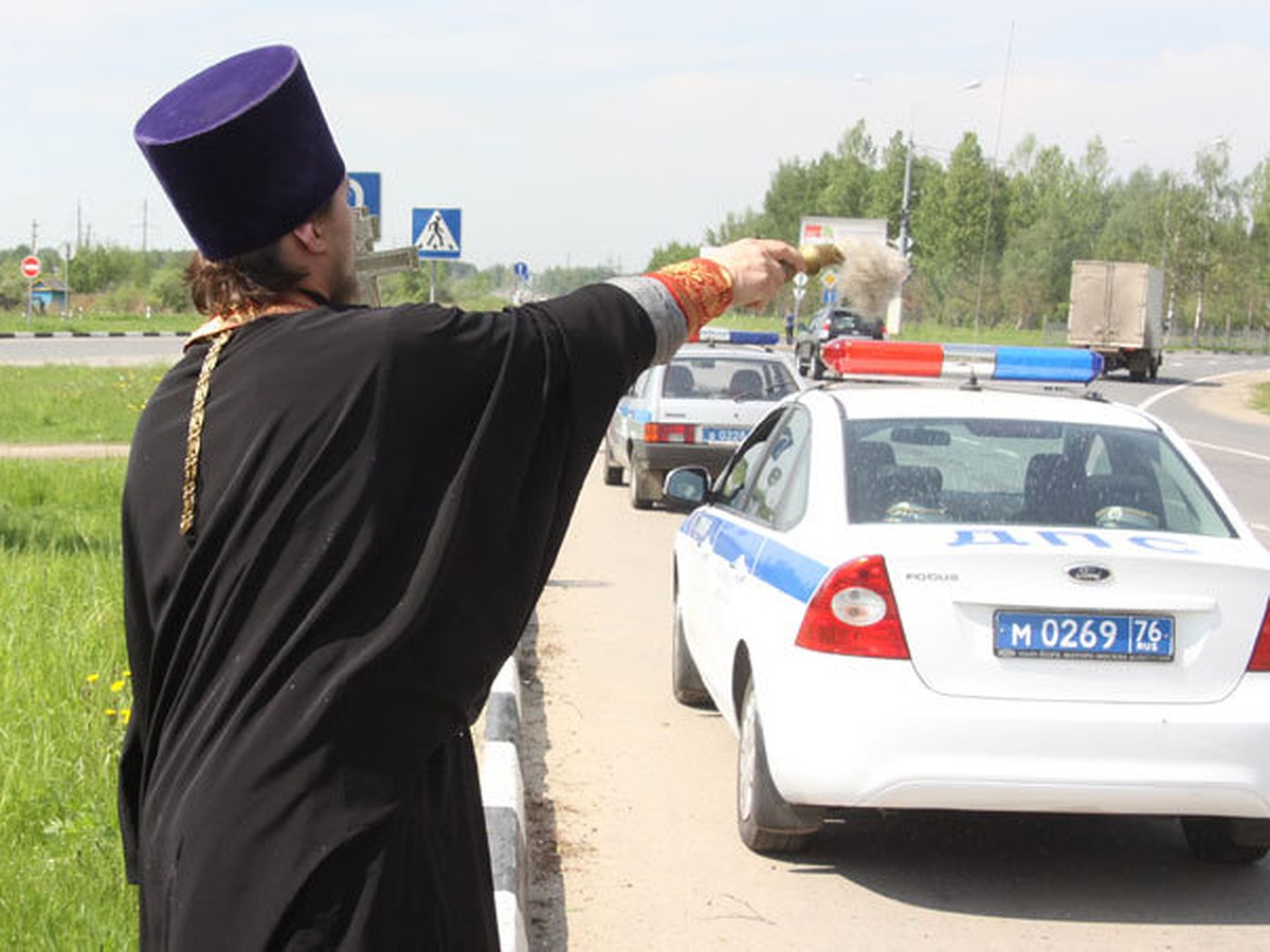 В борьбе с авариями на дорогах гаишники попросили помощи у небес - KP.RU