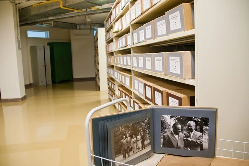 В хранилищах архива находится больше миллиона различных документов.