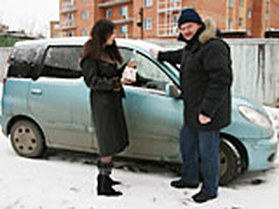 - Вот, последнее насобирала, чтобы машину купить, а то скоро на нее придется не один год зарабатывать.