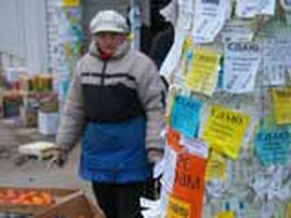 В Саратове запретили расклеивать объявления на столбах
