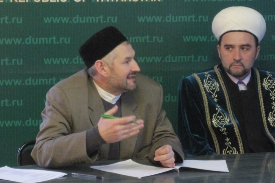 Слева - Валиулла Якупов, справа - Илдус хазрат Фаиров