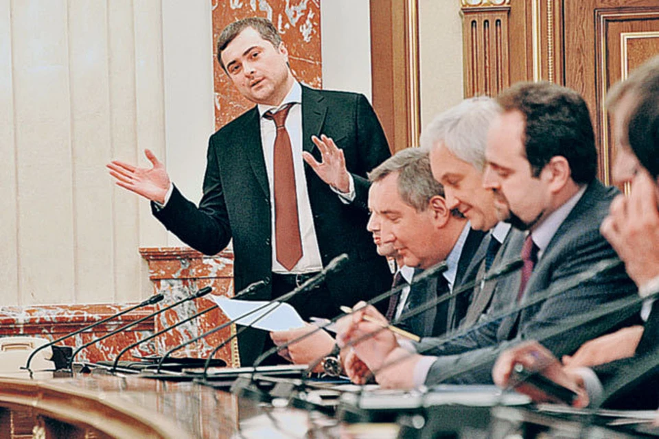 Владиславу Суркову (слева) не привыкать заниматься вопросами религиозных конфессий.