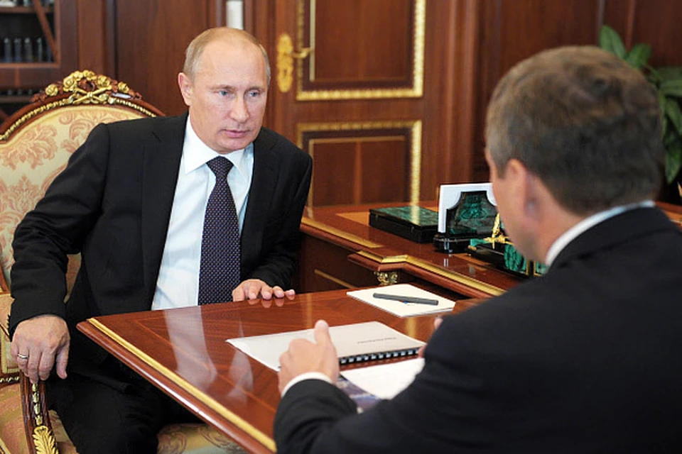 До наступления сезона все должно быть сделано, - отметил Владимир Путин на встрече с председателем правления Федеральной сетевой компании (ФСК) Единой энергосистемы Олегом Бударгиным.