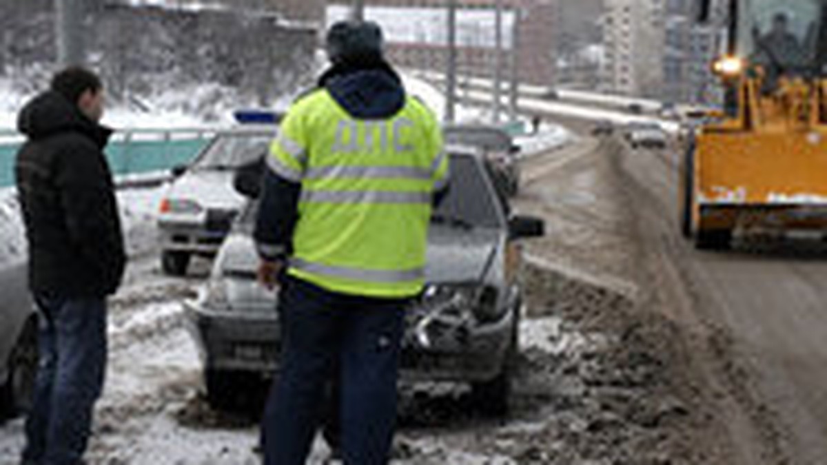 В пробке из-за снегопада застрял даже губернатор - KP.RU