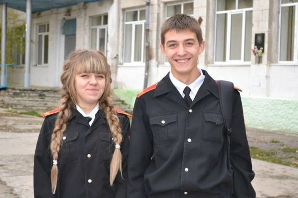 15-летние Настя и Леша - друзья и лучшие ученики в школе.