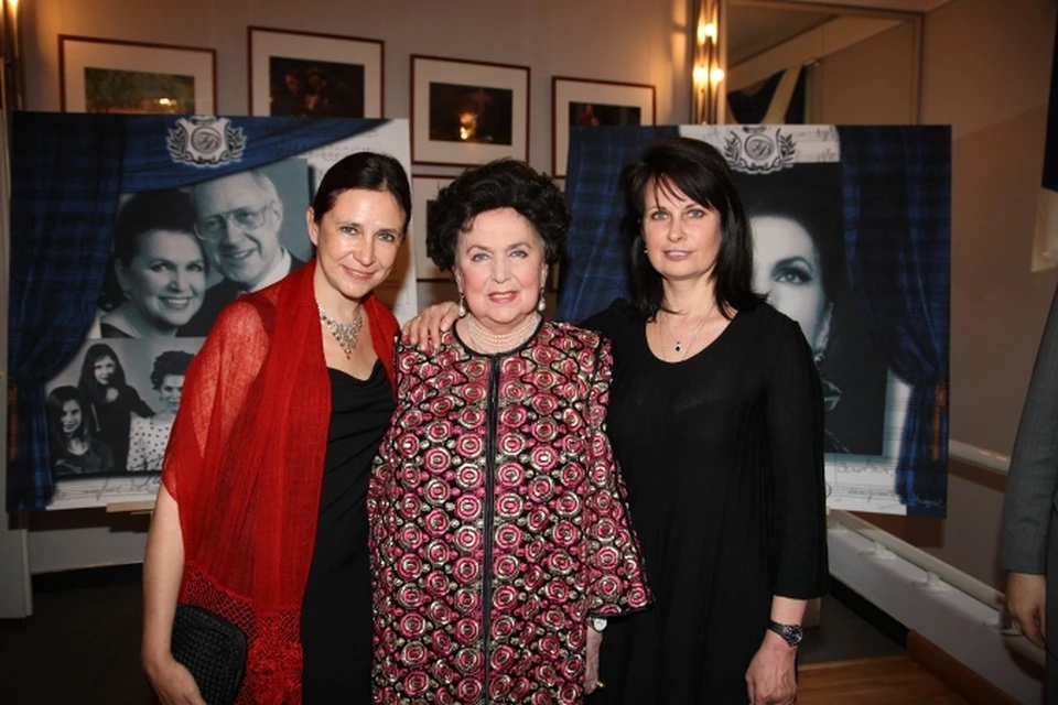 Галина Вишневская вместе со своими дочерьми Ольгой и Галиной (на снимке оперной певице 82 года)