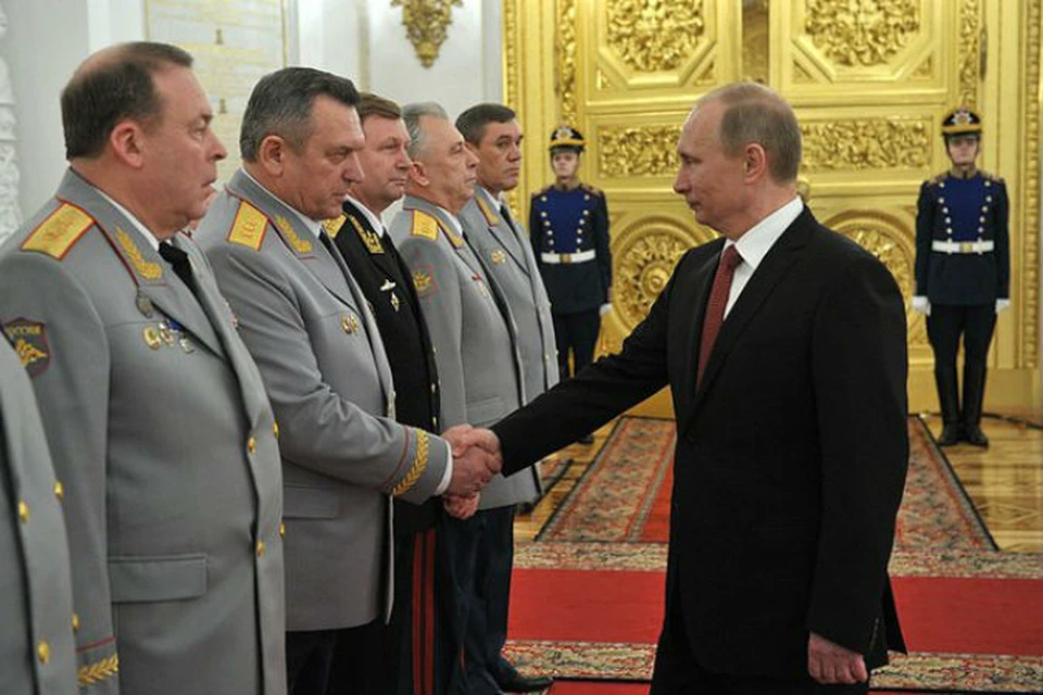 В Георгиевском зале Большого Кремлёвского дворца 28 декабря состоялась церемония представления офицеров по случаю их назначения на вышестоящие командные должности и присвоения им высших воинских (специальных) званий.