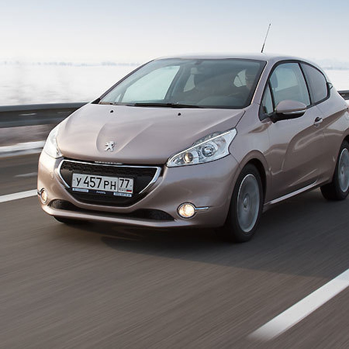 Тест-драйв Peugeot 208: французы отличились - KP.RU