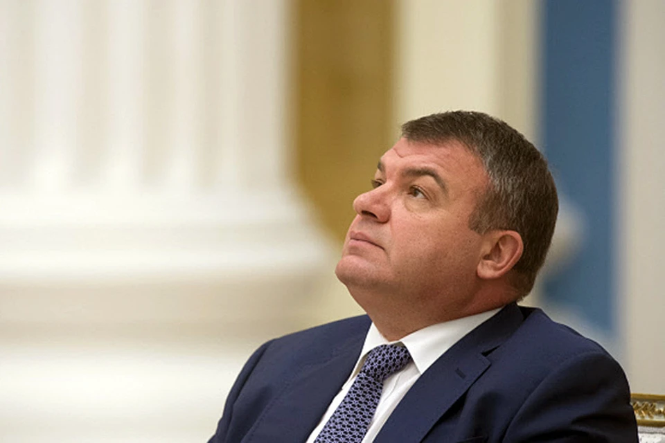 Материалы о злоупотреблениях Сердюкова передали военным следователям