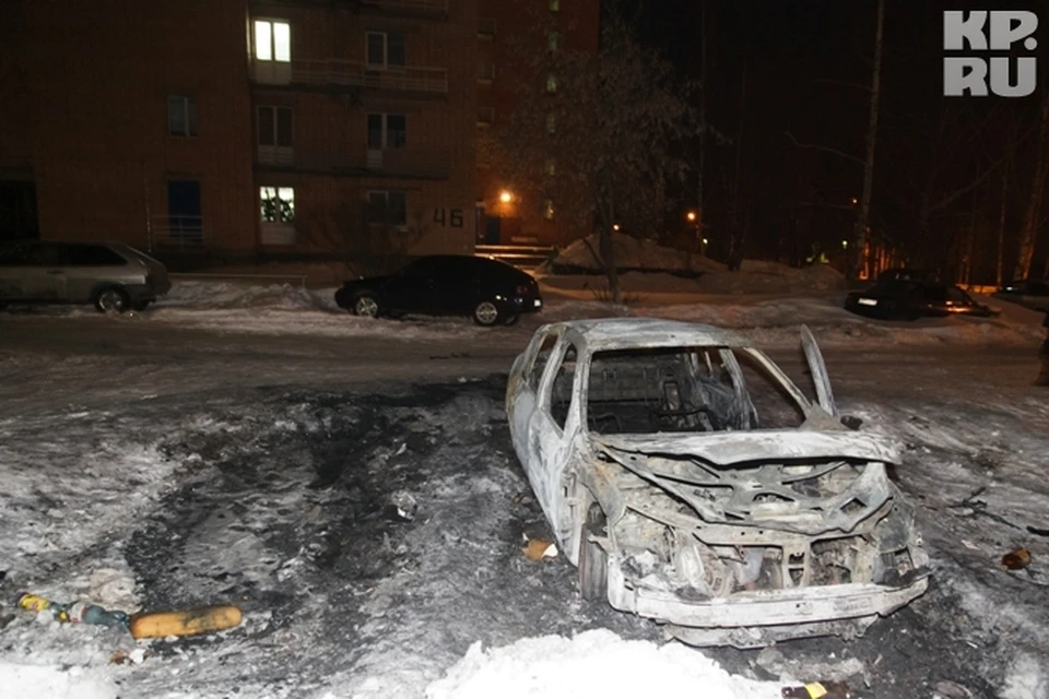 К чему снится горящая машина парня. Приснилось что сгорела машина. Burning car. Горящая полицейская машина. Приснилось что сгорела машина.