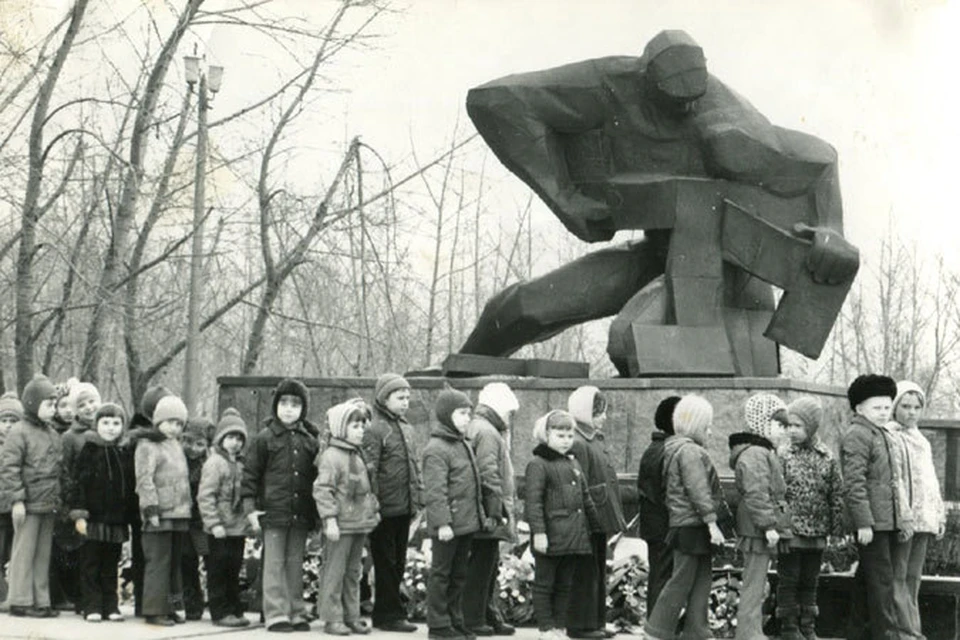 Этот знаменитый памятник до 1989 года располагался на месте нынешнего музея «Диорама».
