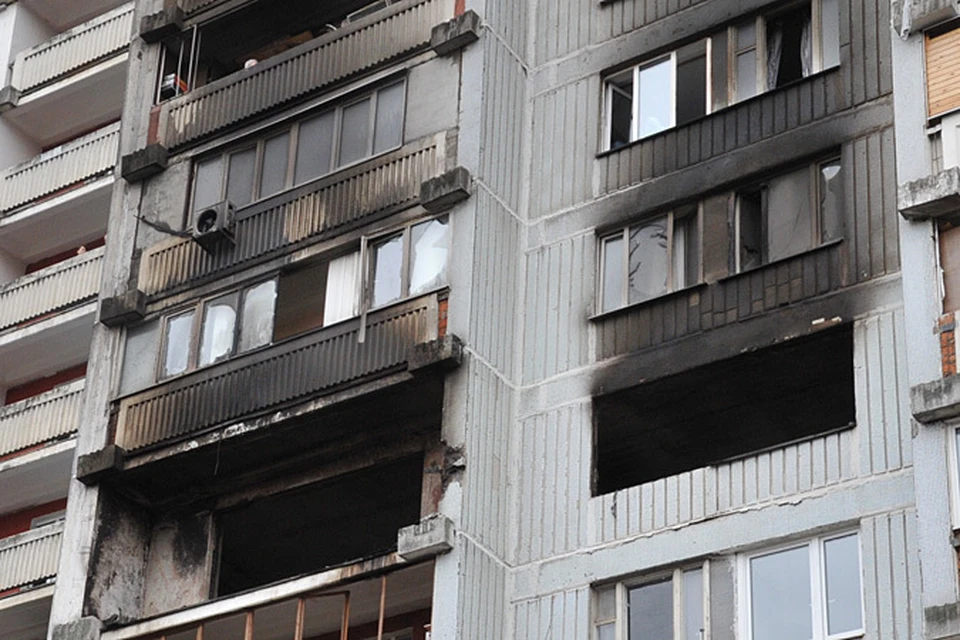 Взрыв, а следом страшный по силе пожар произошел в доме 25/24 по Широкой улице, что на северо-востоке столицы