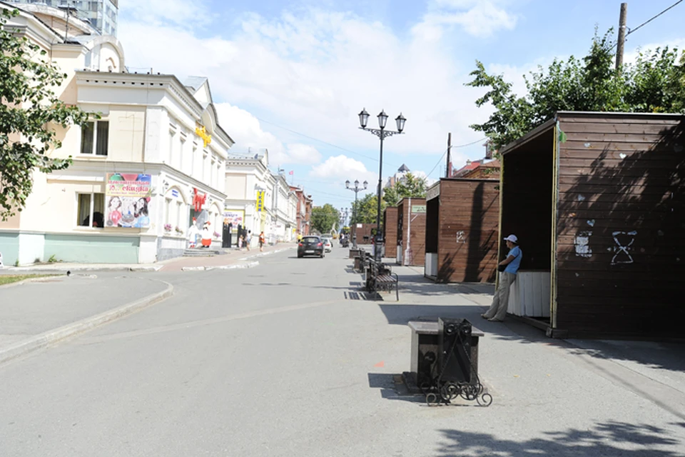 Чиновники обещали, что с каждым годом Арбат будет длиннее и краше. Но на самом деле с каждым летом тут все страшнее и страшнее.