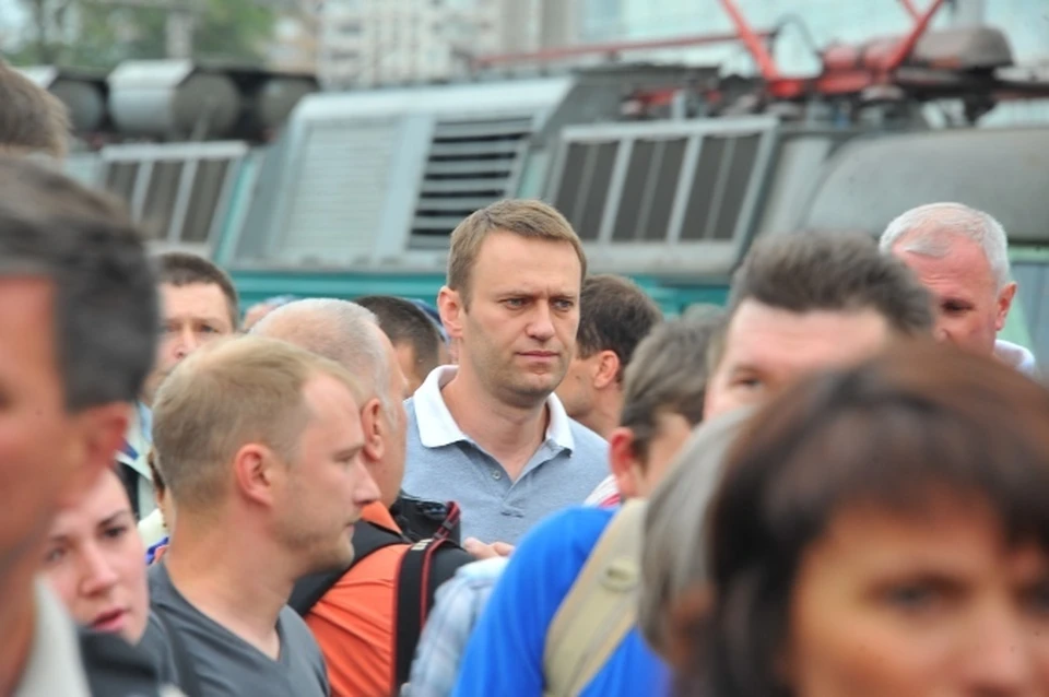 Обуянные политическими раскладами, все бросились обсуждать, кто же все-таки дал приказ судье освободить Навального