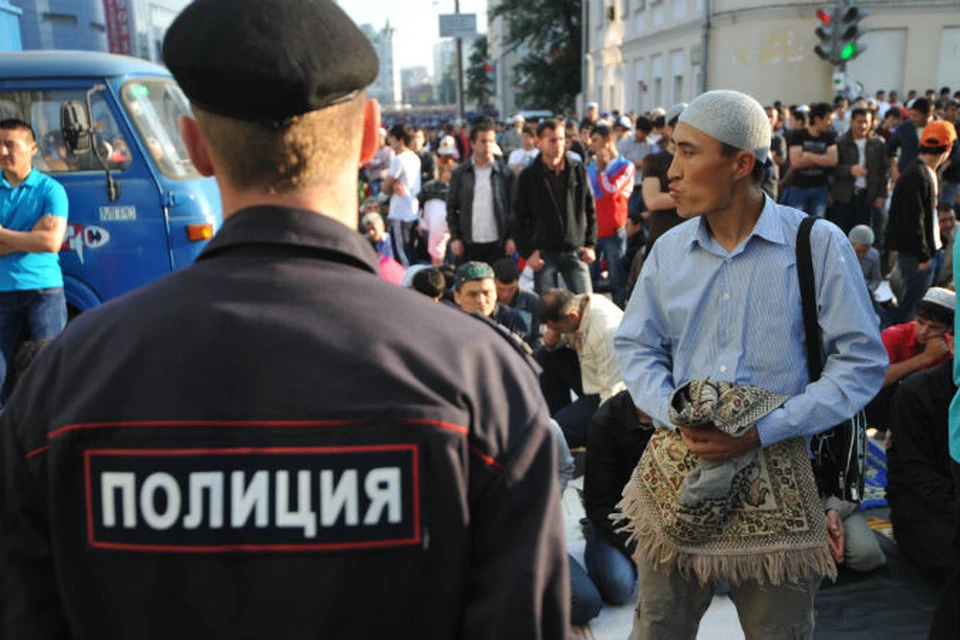 В России продолжаются рейды по задержанию нелегальных мигрантов.