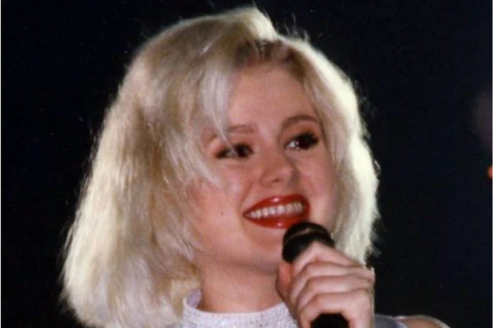 В 90-х юная певица Натали стала знаменитой, спев дворовую песню «Ветер с моря дул».