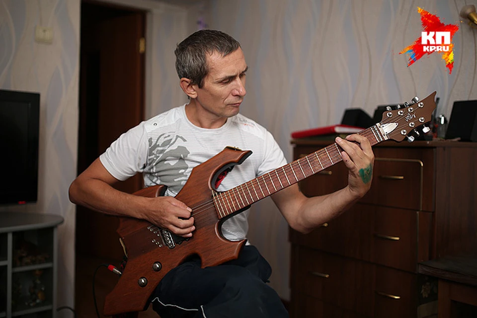 Рокера – изобретателя не устраивают заводские гитары, поэтому они играет только на своих