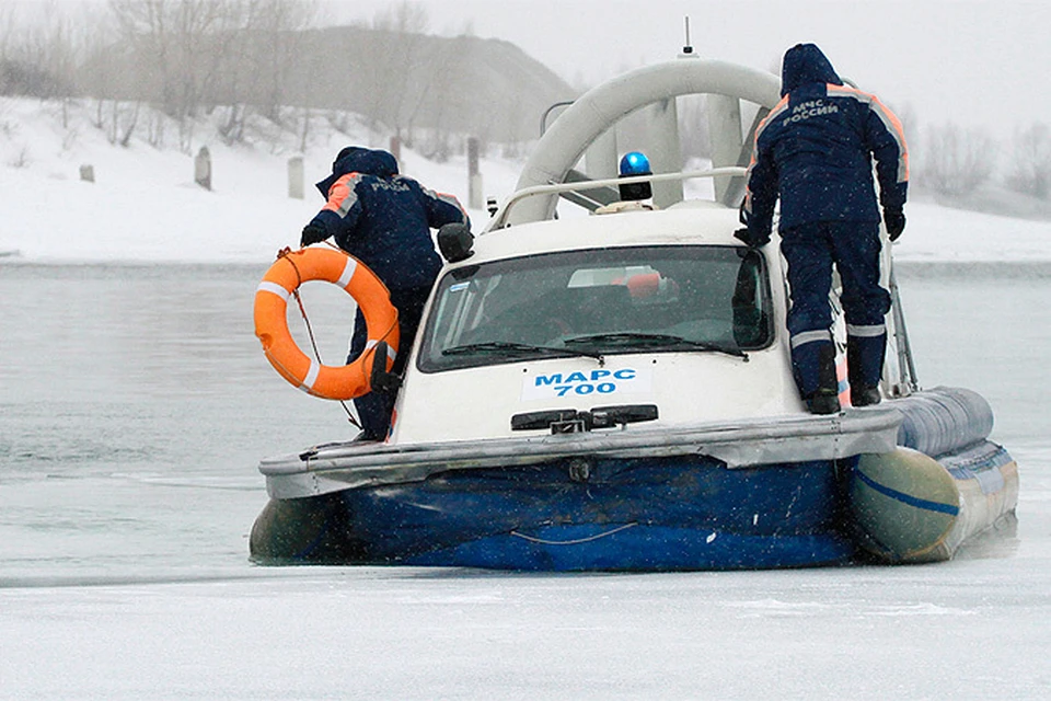 В Якутии 15 рыбаков застряли в ледовом плену