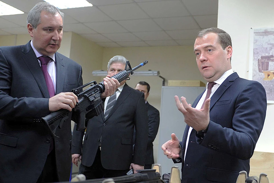 Премьер-министр Дмитрий Медведев побывал на оружейном предприятии «Промтехнология