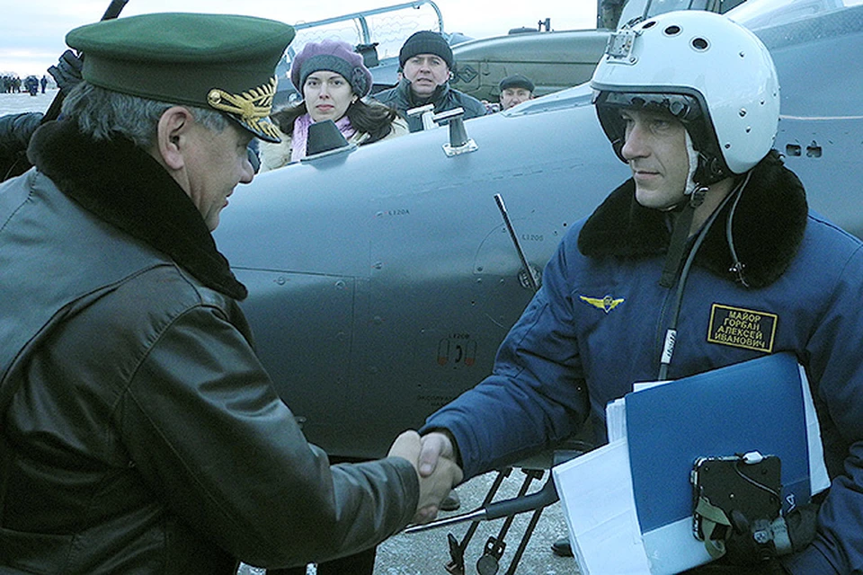 Шойгу лично осмотрел три новеньких учебно-боевых Як-130, пополнивших парк Борисоглебской учебной авиабазы