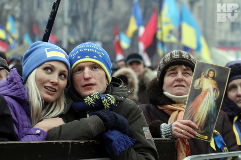 Майдан стоит уже четвертую неделю, пока Янукович решает политические вопросы.