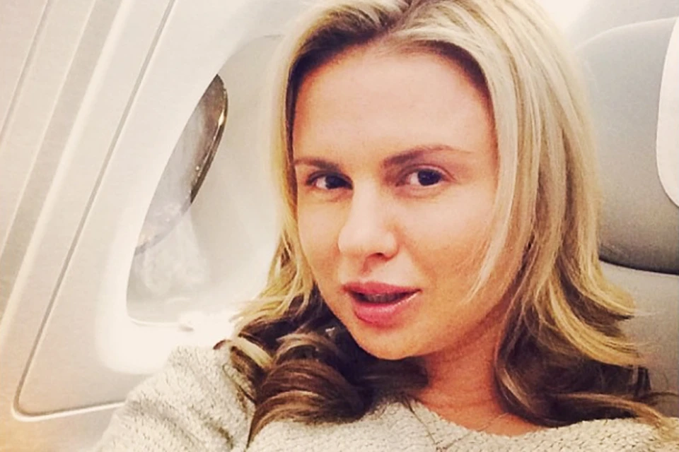 Анна Семенович порадовала поклонников снимком с борта самолета.